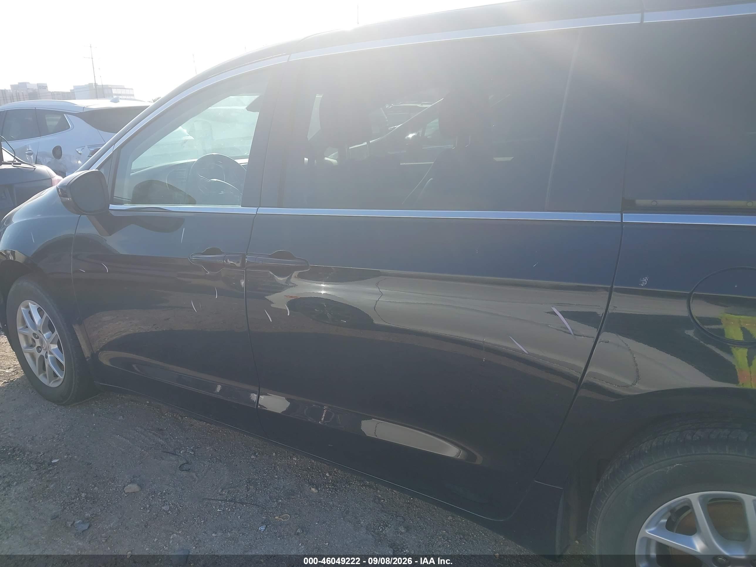 2023 CHRYSLER VOYAGER LX