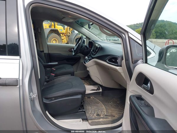 2018 CHRYSLER PACIFICA L — I5