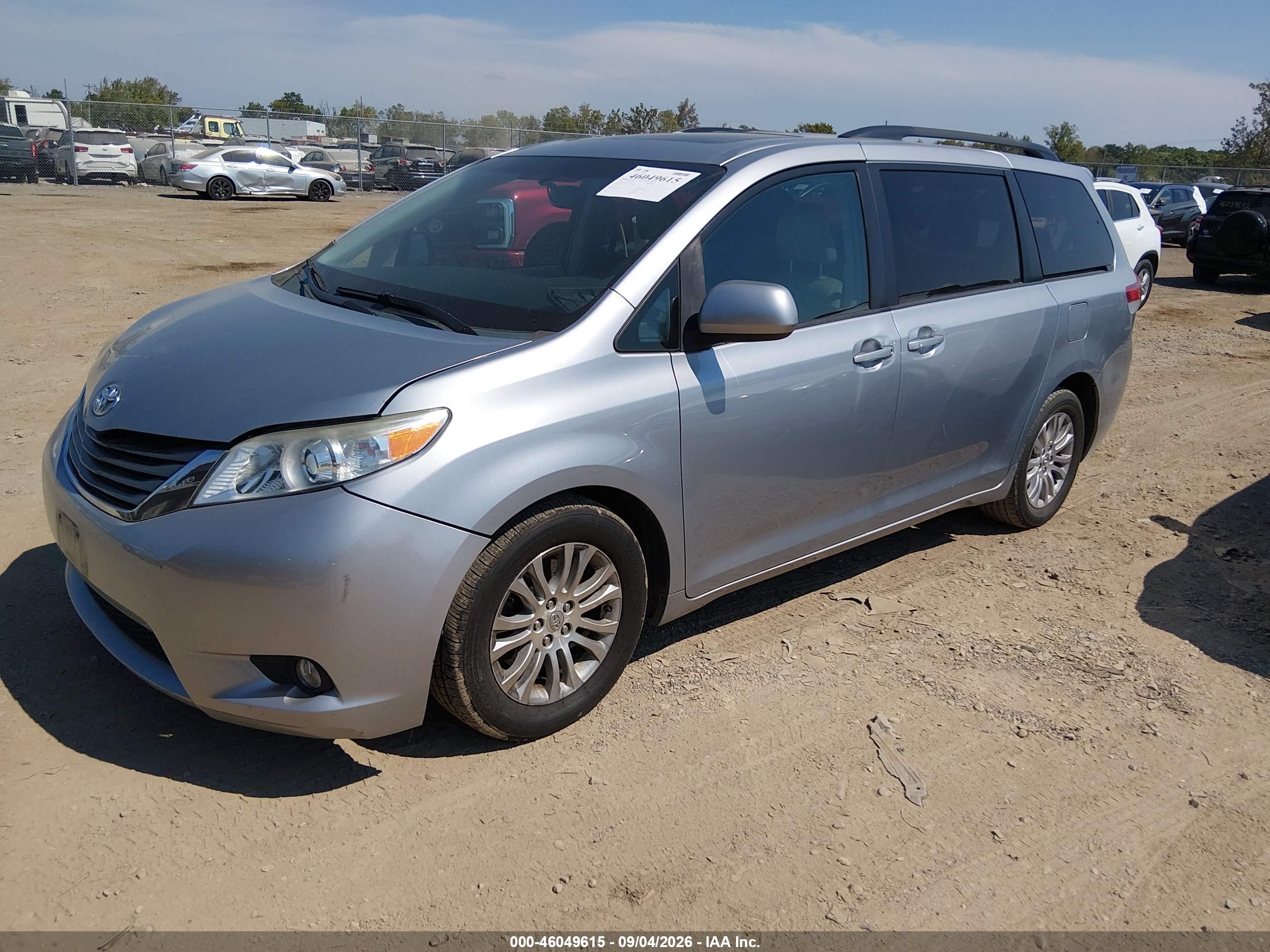2012 TOYOTA SIENNA XLE V6 8 PASSENGER — I2
