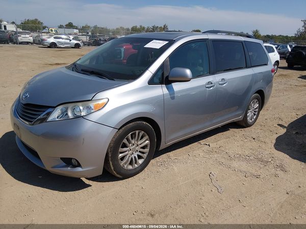 2012 TOYOTA SIENNA — I2