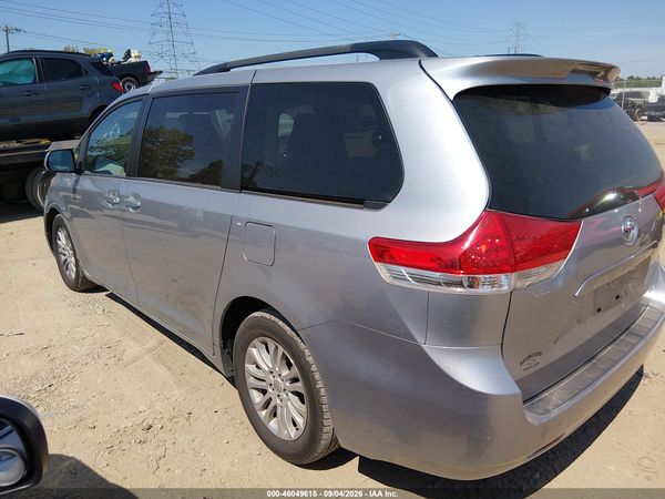 2012 TOYOTA SIENNA XLE V6 8 PASSENGER — I3