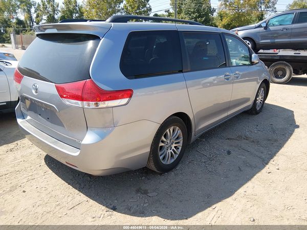2012 TOYOTA SIENNA XLE V6 8 PASSENGER — I4