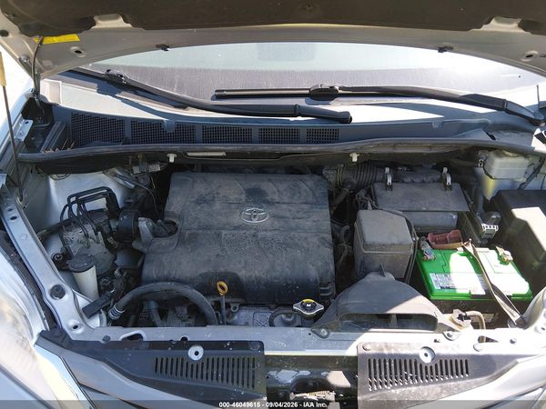 2012 TOYOTA SIENNA XLE V6 8 PASSENGER — I10