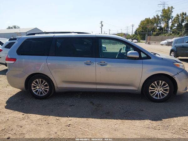 2012 TOYOTA SIENNA XLE V6 8 PASSENGER — I116