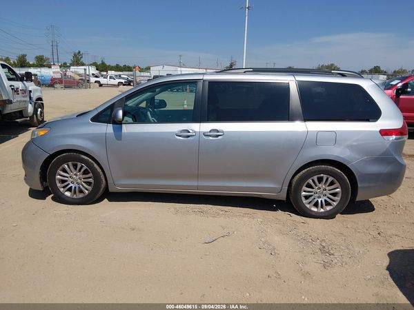 2012 TOYOTA SIENNA XLE V6 8 PASSENGER — I117