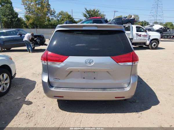 2012 TOYOTA SIENNA XLE V6 8 PASSENGER — I119