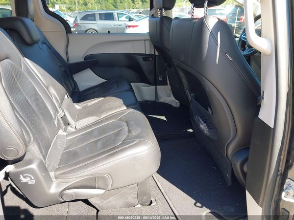 2018 CHRYSLER PACIFICA TOURING L — I8