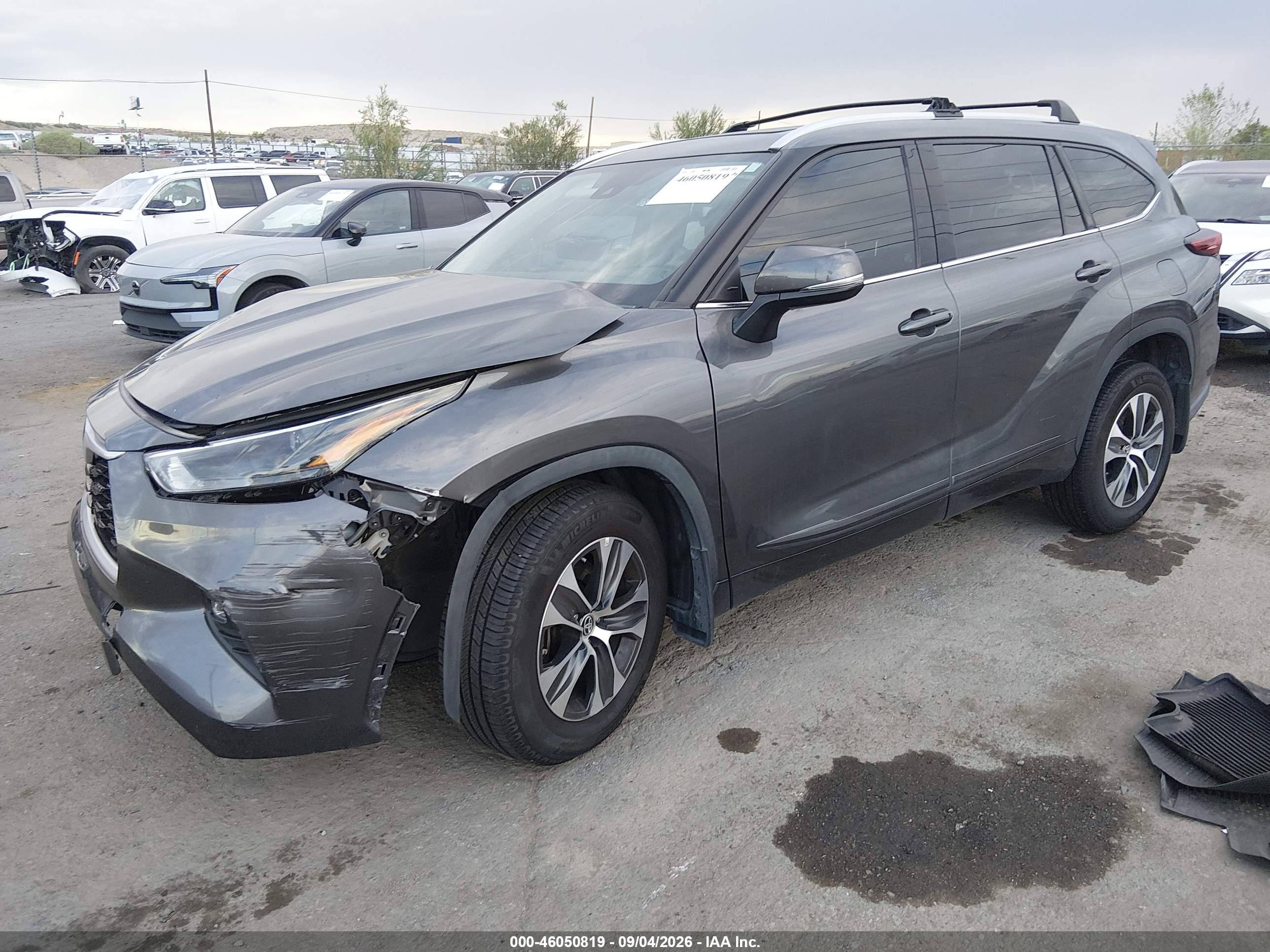 2022 TOYOTA HIGHLANDER XLE — I2