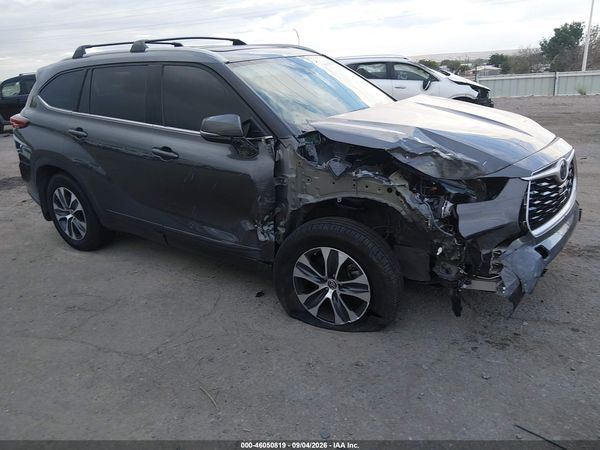 2022 TOYOTA HIGHLANDER XLE — I1