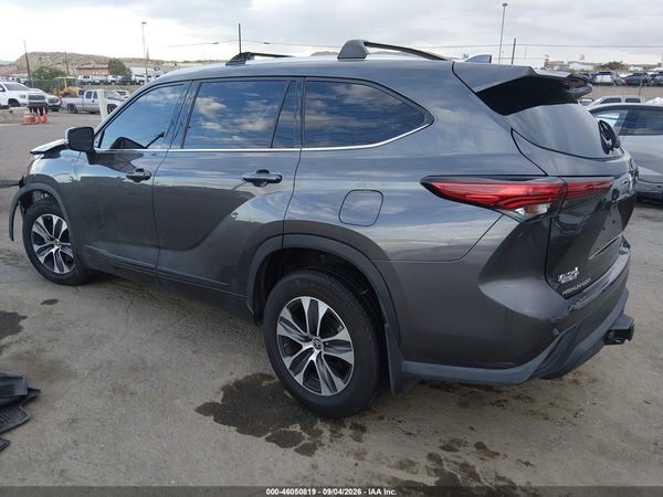 2022 TOYOTA HIGHLANDER XLE — I3