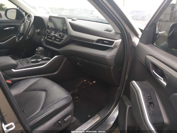 2022 TOYOTA HIGHLANDER XLE — I5