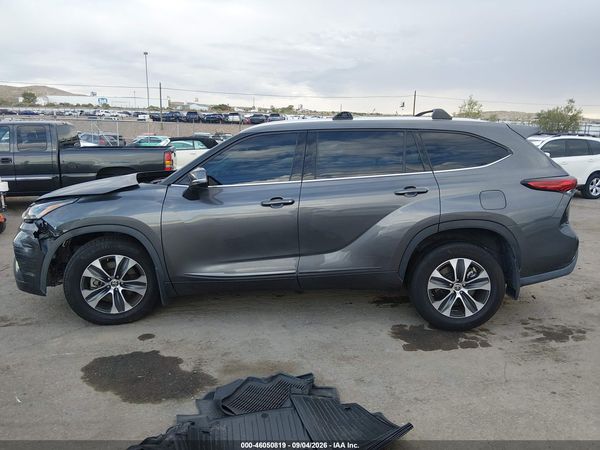 2022 TOYOTA HIGHLANDER XLE — I117