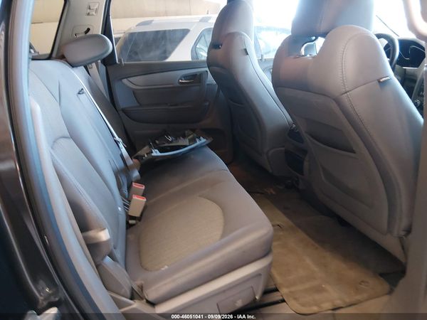 2015 CHEVROLET TRAVERSE LS — I8