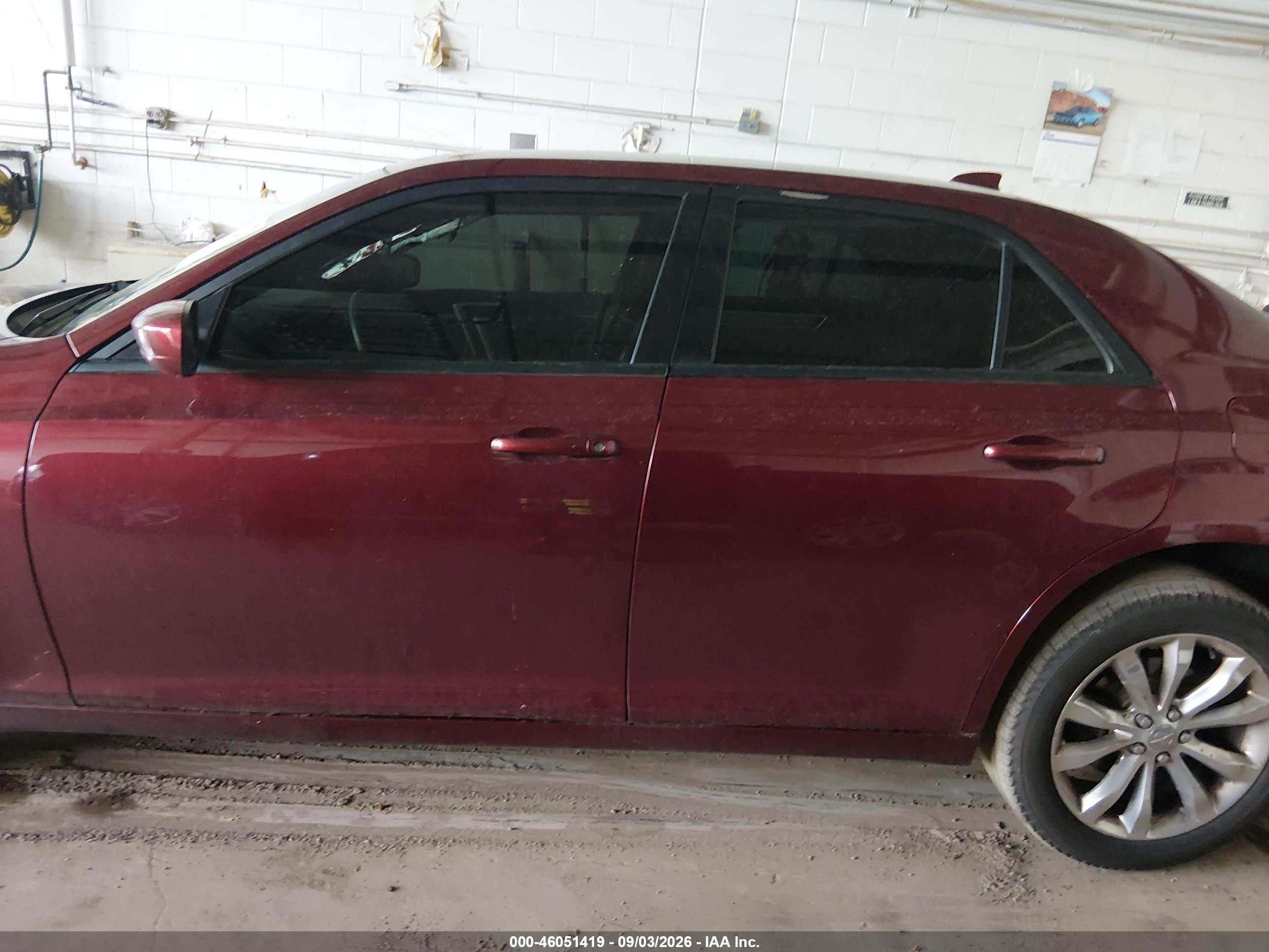 2017 CHRYSLER 300 LIMITED AWD
