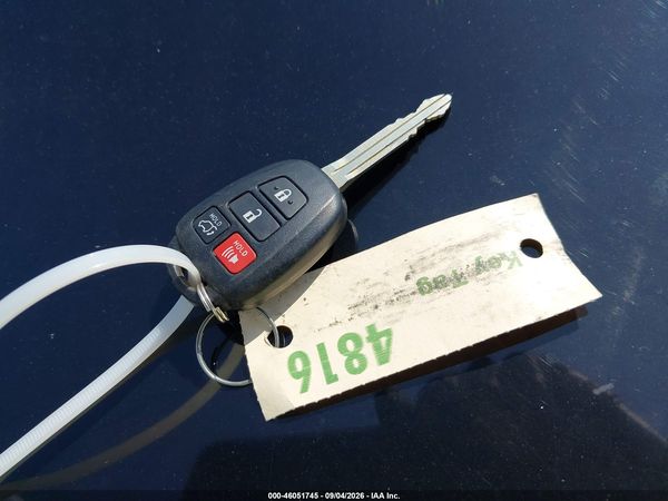2016 TOYOTA RAV4 XLE — I11