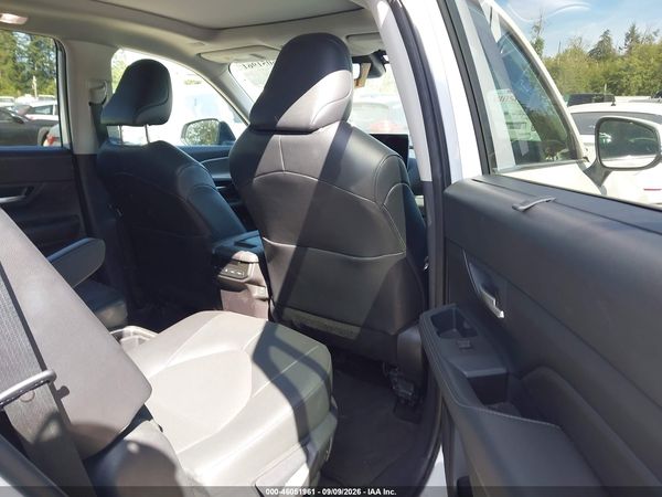2025 TOYOTA GRAND HIGHLANDER XLE — I8