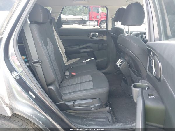 2023 KIA SORENTO LX — I8
