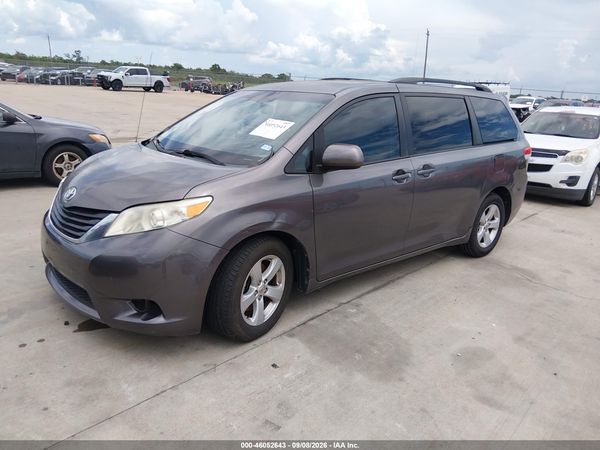 2014 TOYOTA SIENNA — I2