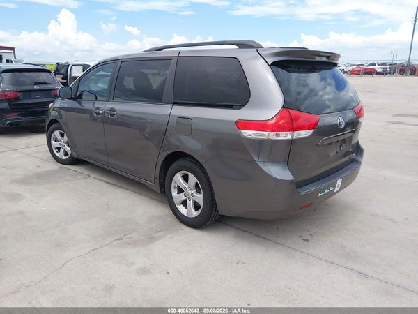 2014 TOYOTA SIENNA LE V6 8 PASSENGER — I3