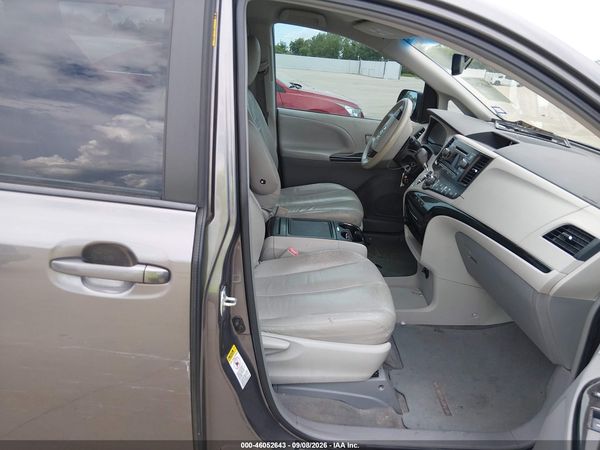 2014 TOYOTA SIENNA LE V6 8 PASSENGER — I5