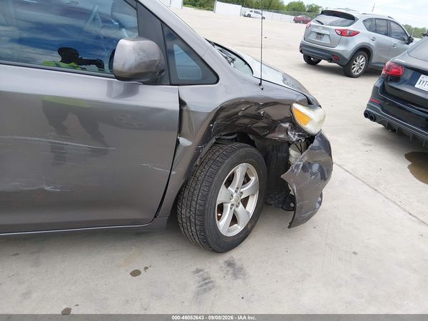 2014 TOYOTA SIENNA LE V6 8 PASSENGER — I6