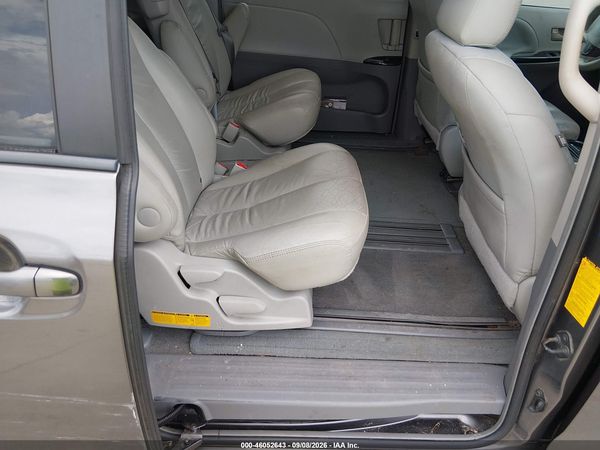 2014 TOYOTA SIENNA LE V6 8 PASSENGER — I8