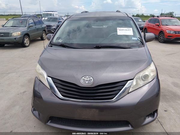 2014 TOYOTA SIENNA LE V6 8 PASSENGER — I115