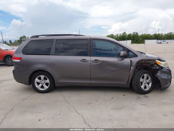 2014 TOYOTA SIENNA LE V6 8 PASSENGER — I116