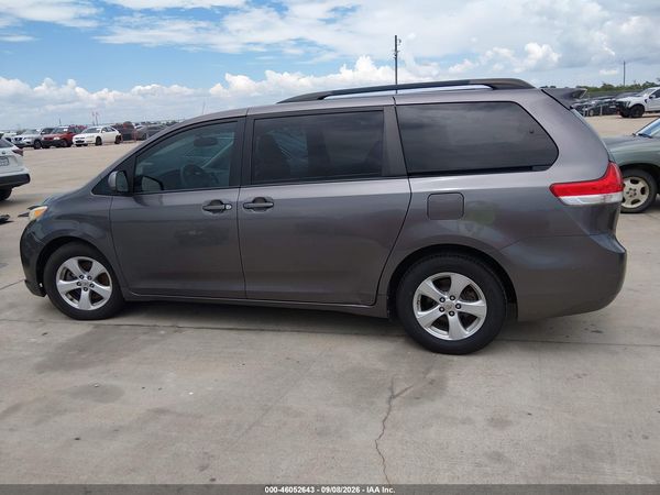 2014 TOYOTA SIENNA LE V6 8 PASSENGER — I117
