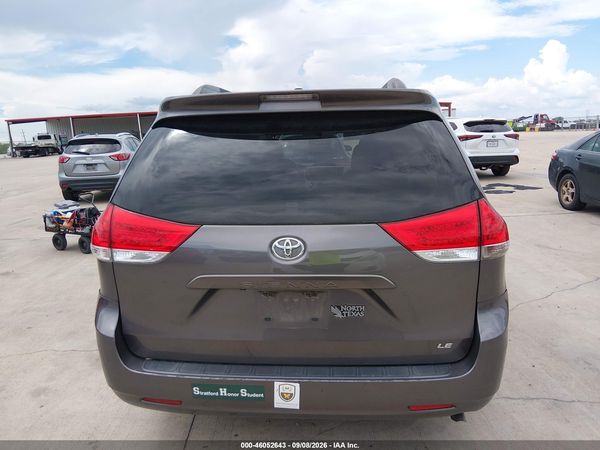 2014 TOYOTA SIENNA LE V6 8 PASSENGER — I119