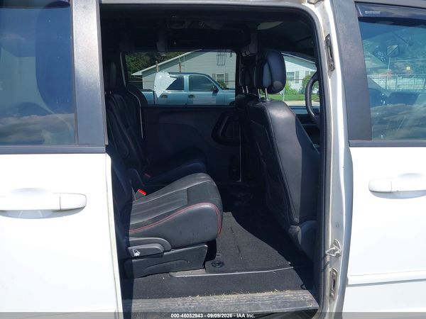 2017 DODGE GRAND CARAVAN GT — I8