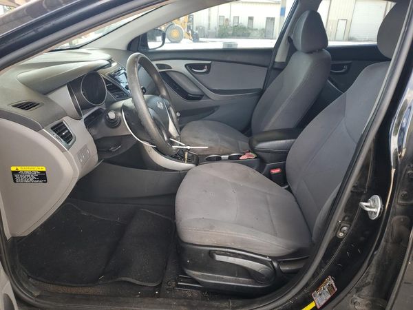 2016 HYUNDAI ELANTRA — DENT