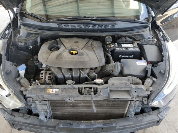 2016 HYUNDAI ELANTRA — Engine bay