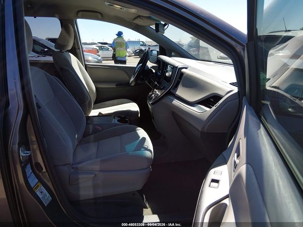 2015 TOYOTA SIENNA LE 7 PASSENGER — I5