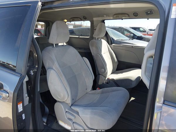 2015 TOYOTA SIENNA LE 7 PASSENGER — I8