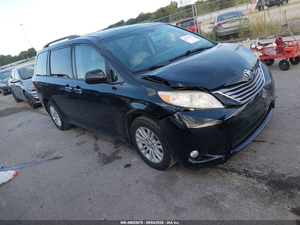 2017 TOYOTA SIENNA XLE 8 PASSENGER — I1