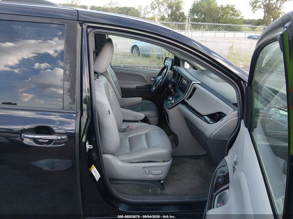 2017 TOYOTA SIENNA XLE 8 PASSENGER — I5