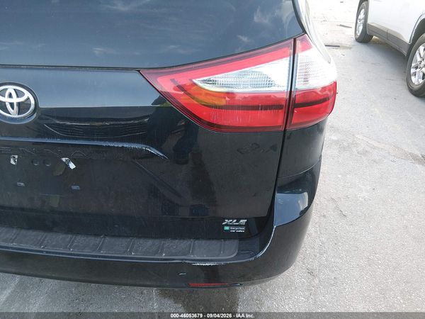 2017 TOYOTA SIENNA XLE 8 PASSENGER — I6
