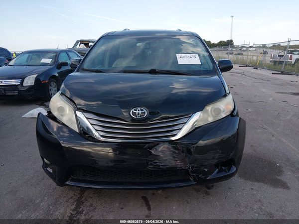 2017 TOYOTA SIENNA XLE 8 PASSENGER — I115