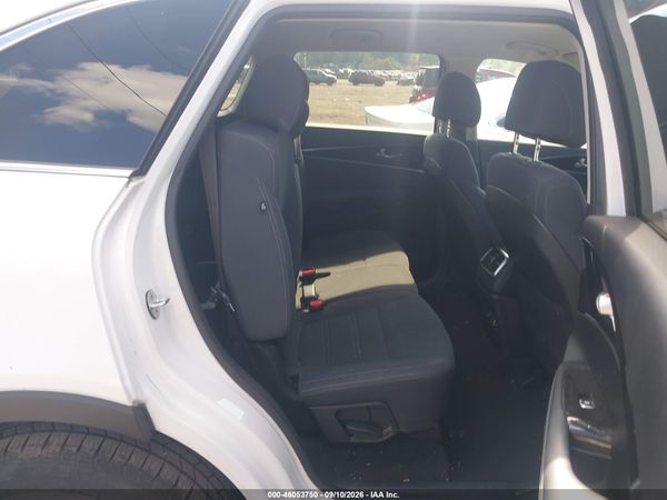 2017 KIA SORENTO 2.4L LX — I8