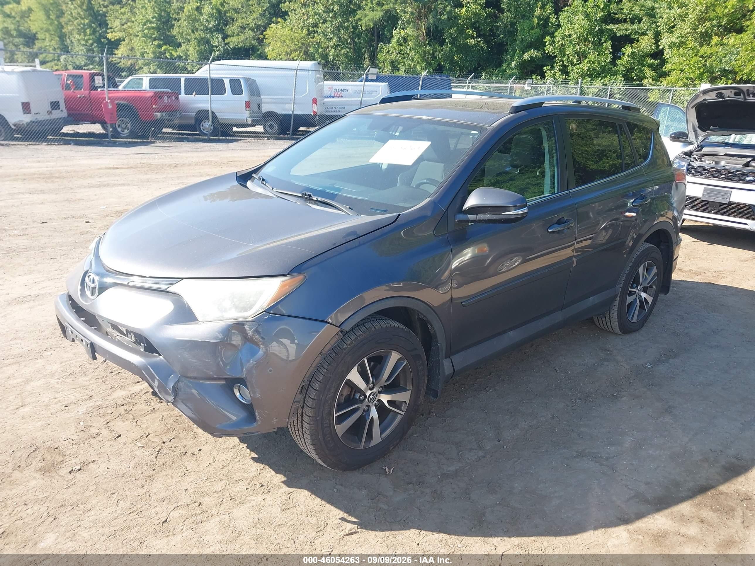 2016 TOYOTA RAV4 XLE — I2