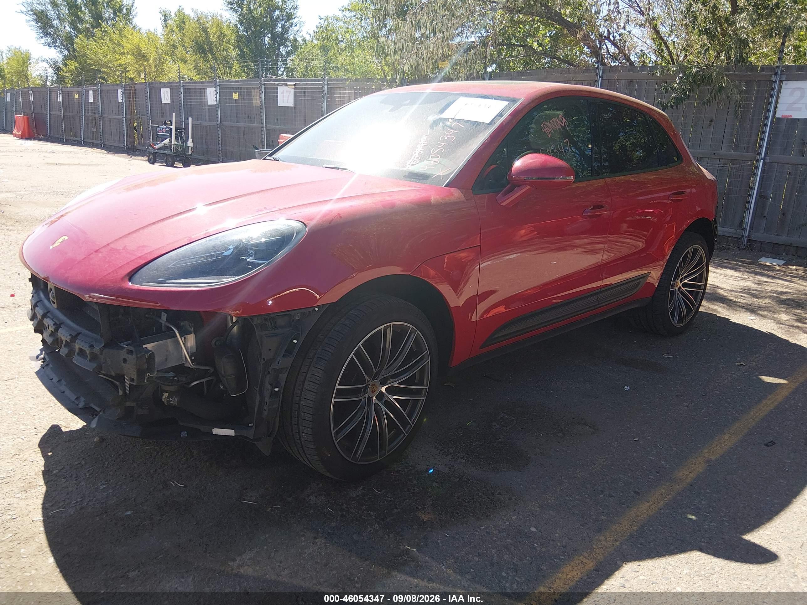 2024 PORSCHE MACAN T — I2