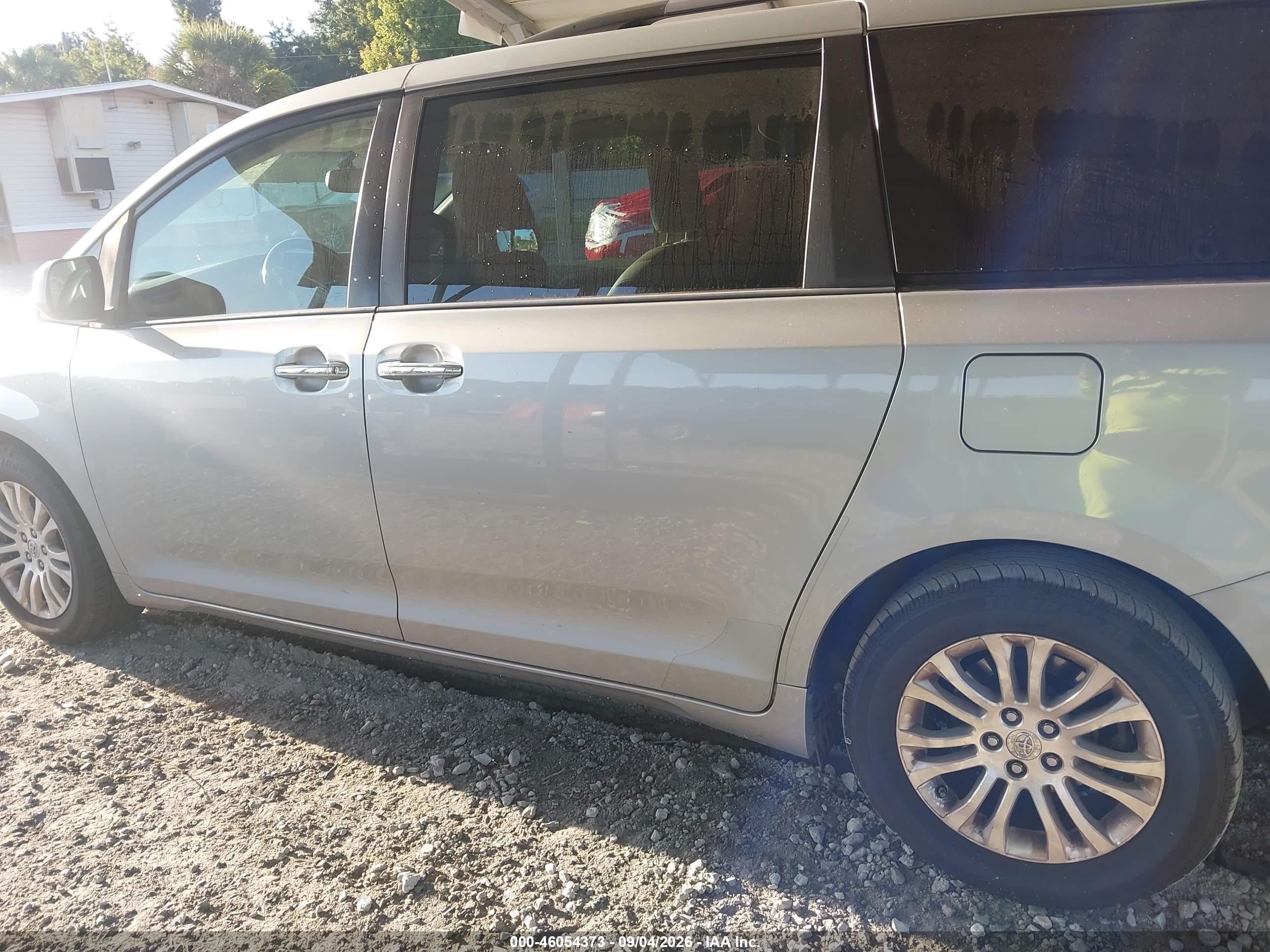 2015 TOYOTA SIENNA XLE PREMIUM 8 PASSENGER