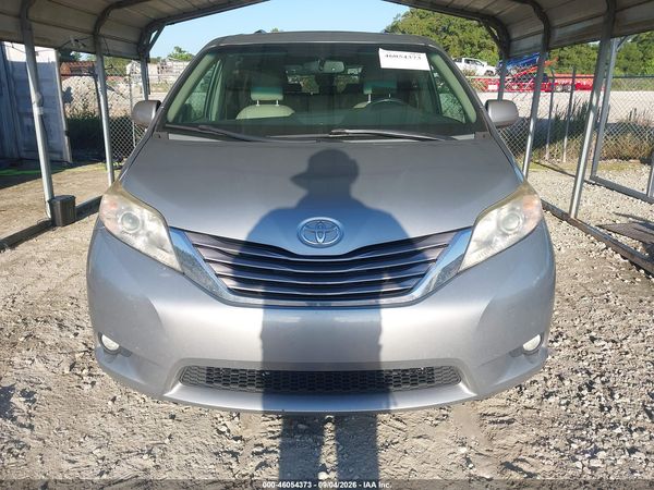 2015 TOYOTA SIENNA XLE PREMIUM 8 PASSENGER