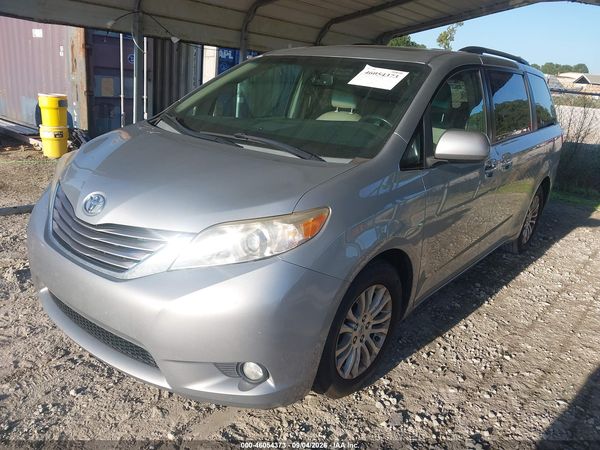 2015 TOYOTA SIENNA XLE PREMIUM 8 PASSENGER