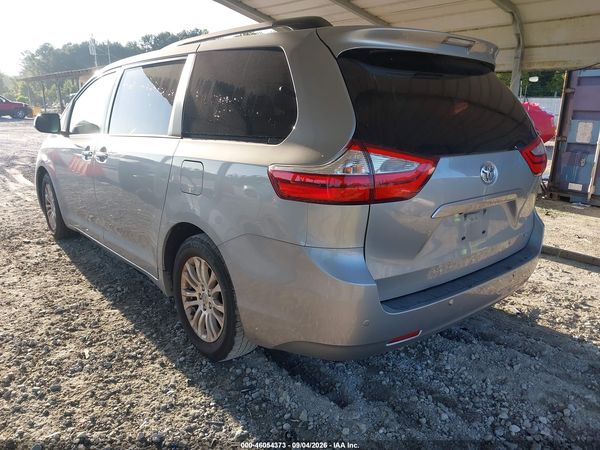 2015 TOYOTA SIENNA XLE PREMIUM 8 PASSENGER