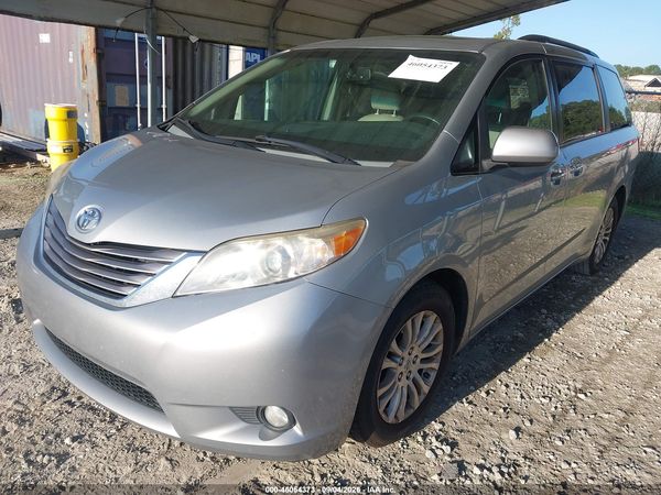 2015 TOYOTA SIENNA XLE PREMIUM 8 PASSENGER