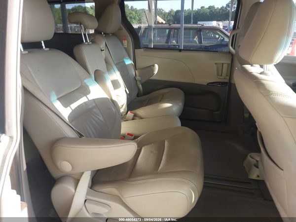 2015 TOYOTA SIENNA XLE PREMIUM 8 PASSENGER