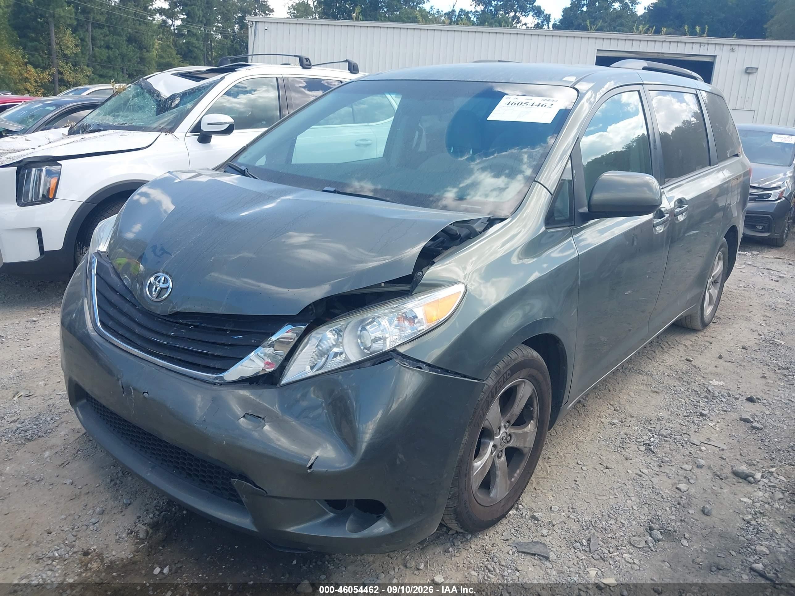 2013 TOYOTA SIENNA LE V6 8 PASSENGER — I2