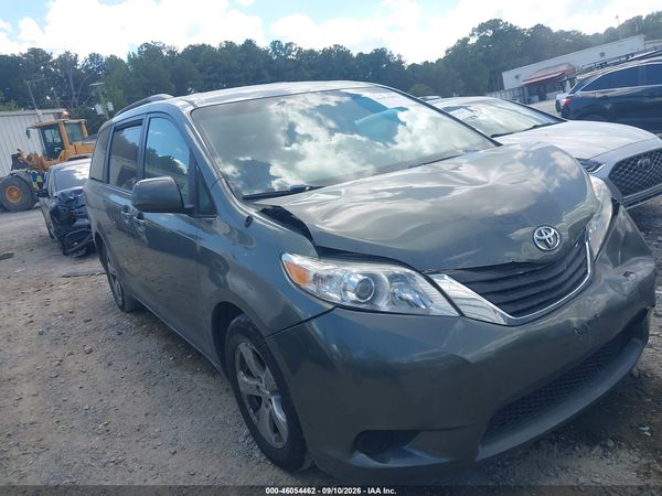 2013 TOYOTA SIENNA LE V6 8 PASSENGER — I1